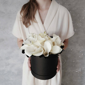 Букет белых калл в шляпной коробке "Идеальный", красивый букет цветов, шикарный, премиум цветы, калла.