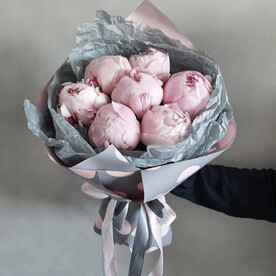 Розовые пионы, красивый букет цветов пионов, шикарный, премиум цветы.