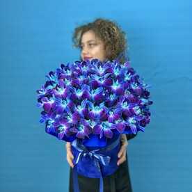 Цветы в коробке. Орхидеи космос. Композиция 598. Leora Flowers дом цветочной моды