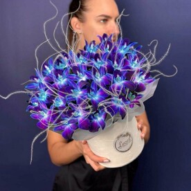 Цветы в коробке Космос . Подарочный набор 1124. Leora Flowers дом цветочной моды