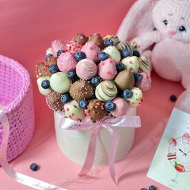 Клубника в коробке. Клубника в шоколаде. Композиция Подарочный набор 1127. Leora Flowers дом цветочной моды