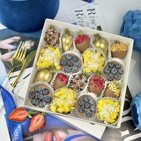 Клубника, манго и голубика в Бельгийском шоколаде Callebaut 18 шт. Подарочный набор 2005