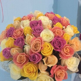 Букет из 51 разноцветной розы