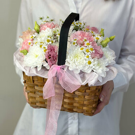 Корзина ромашковой нежности