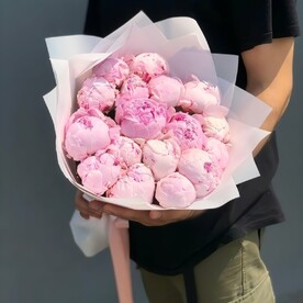 17 пионов Сара Бернар