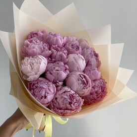 15 нежных пионов