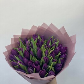 Букет из 49 фиолетовых тюльпанов