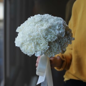Свадебный букет из белых диантусов