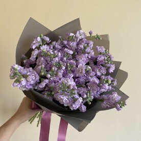 Букет из кустовой маттиолы