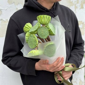 Букет из 9 лотосов