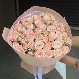 Букет из кустовых роз бомбастик