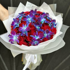 Букет с космической орхидей