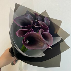 Букет из 9 черных калл