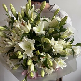 Букет микс из двух сортов лилий