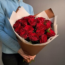 Букет бордовых розочек 19шт