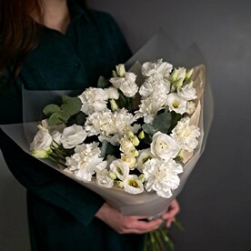 Эустома с белоснежными диантусами