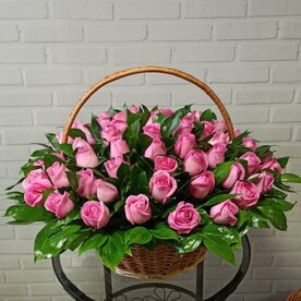 Корзина с цветами "Трогательное признание"