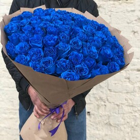 Букет с синими розами