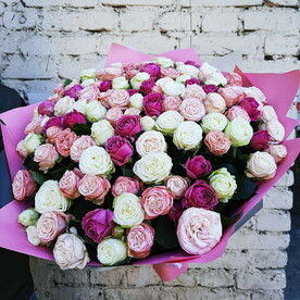 Букет пионовидных роз 51 шт
