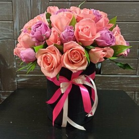 Композиция в шляпной коробке "Каролина"