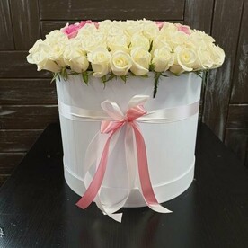 Букет из 101 розы с буквой "И"