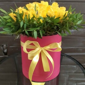 Цветы в коробке "Bright yellow"