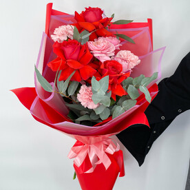 Яркий букет с французскими розами