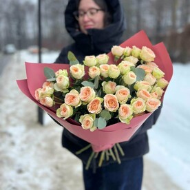 Кустовые пионовидные розы 11 шт