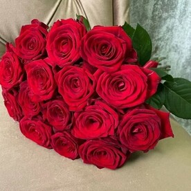 15 красных роз