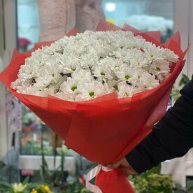 Весенний букет кустовых хризантем