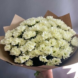 Весенний букет кустовых хризантем