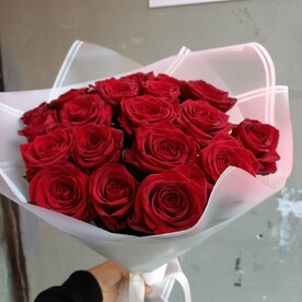21 красная роза Рэд Наоми
