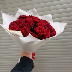 Большой букет красных роз