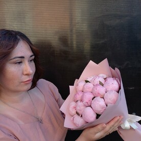 Нежный букет розовых пионов 15 штук