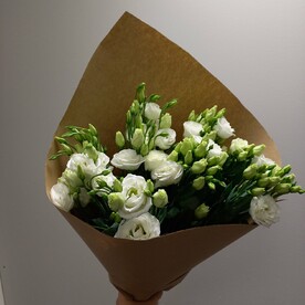 Шикарная эустома в крафте