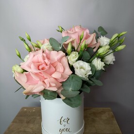 Композиция в шляпной коробке "Нежность"