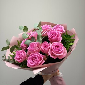 Розовые розы с Эвкалиптом