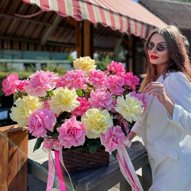 Шикарная корзина французских роз