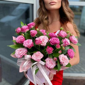 Пионовидные розочки в шляпной коробке