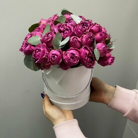 Красивая композиция из пионовидных роз