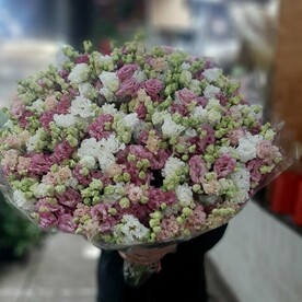 Шикарный букет из 101 розовой эустомы