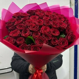 Букет больших красных роз