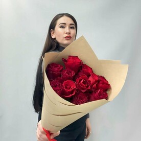 11 красных роз