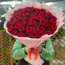 Букет красных роз 51 шт