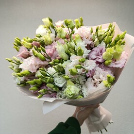 Свежий букет из 19 эустом