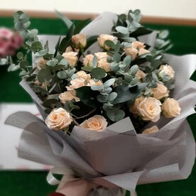 Букет кустовых роз "Нежный шелест"