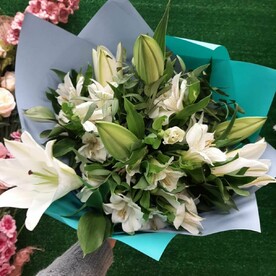 Сборный букет лилий и альстромерий "Бирюза"