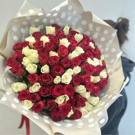 101 бело-красная роза Кения