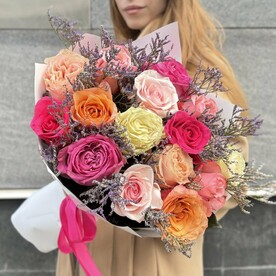 15 роз микс с лимониумом