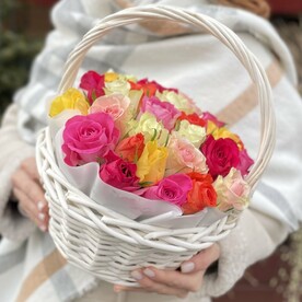 Корзина 25 ярких роз